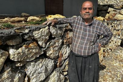 Unutulmaya yüz tutan taş duvar ustalığını 50 yıldır sürdürüyor