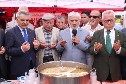Yozgat'ta vatandaşlara aşure ikram edildi