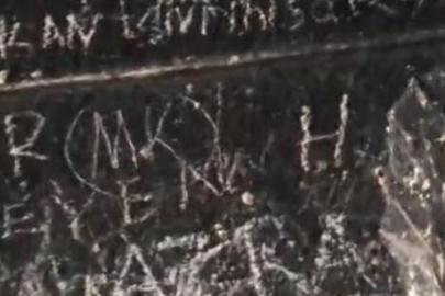 3 bin yıllık Midas Kenti’nde tepki çeken görüntüler! Tarihi duvarlara isim ve şekiller kazıdılar