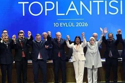 4 belediye başkanı AK Parti'ye katıldı: Rozetlerini Cumhurbaşkanı Erdoğan taktı