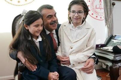 Bakan Tekin, Cumhurbaşkanı Erdoğan ile şarkı söyleyen öğrencileri kabul etti