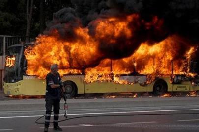 Bakırköy'de İETT otobüsü yandı