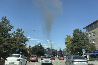 Hortum böyle geldi! Araç kamerası saniye saniye görüntüledi