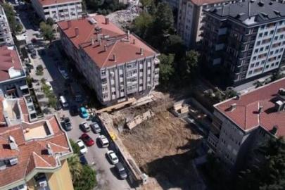 İstanbul Bahçelievler'de 5 katlı binanın istinat duvarı çöktü