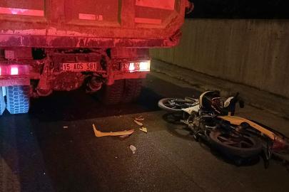 Kamyona çarpan motosiklet sürücüsü yaralandı